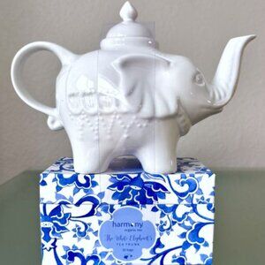 White Elephant Teapot w/ Blue Floral Tea Trunk 30 Organic Green White Tea Bags
